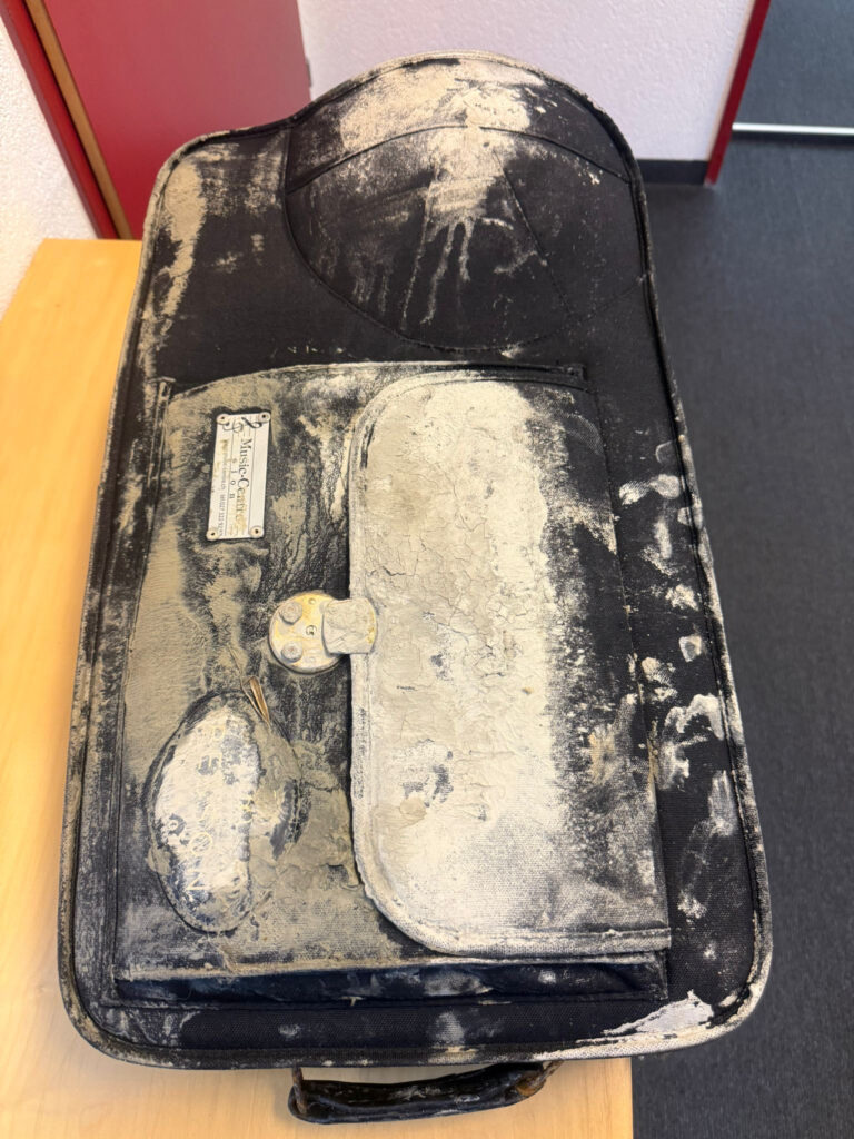 Un coffre d'alto après quatre mois passés dans l'eau