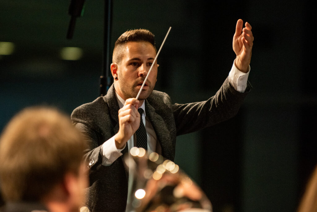 Gian Walker à la tête du Brass Band Abinchova, qu'il a lui-même créé