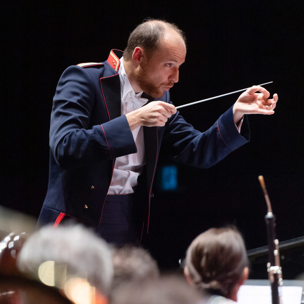 Benedikt Hayoz beim Dirigieren