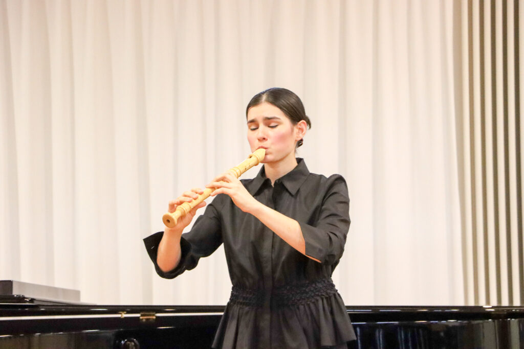 Lisa Steger à la flûte à bec