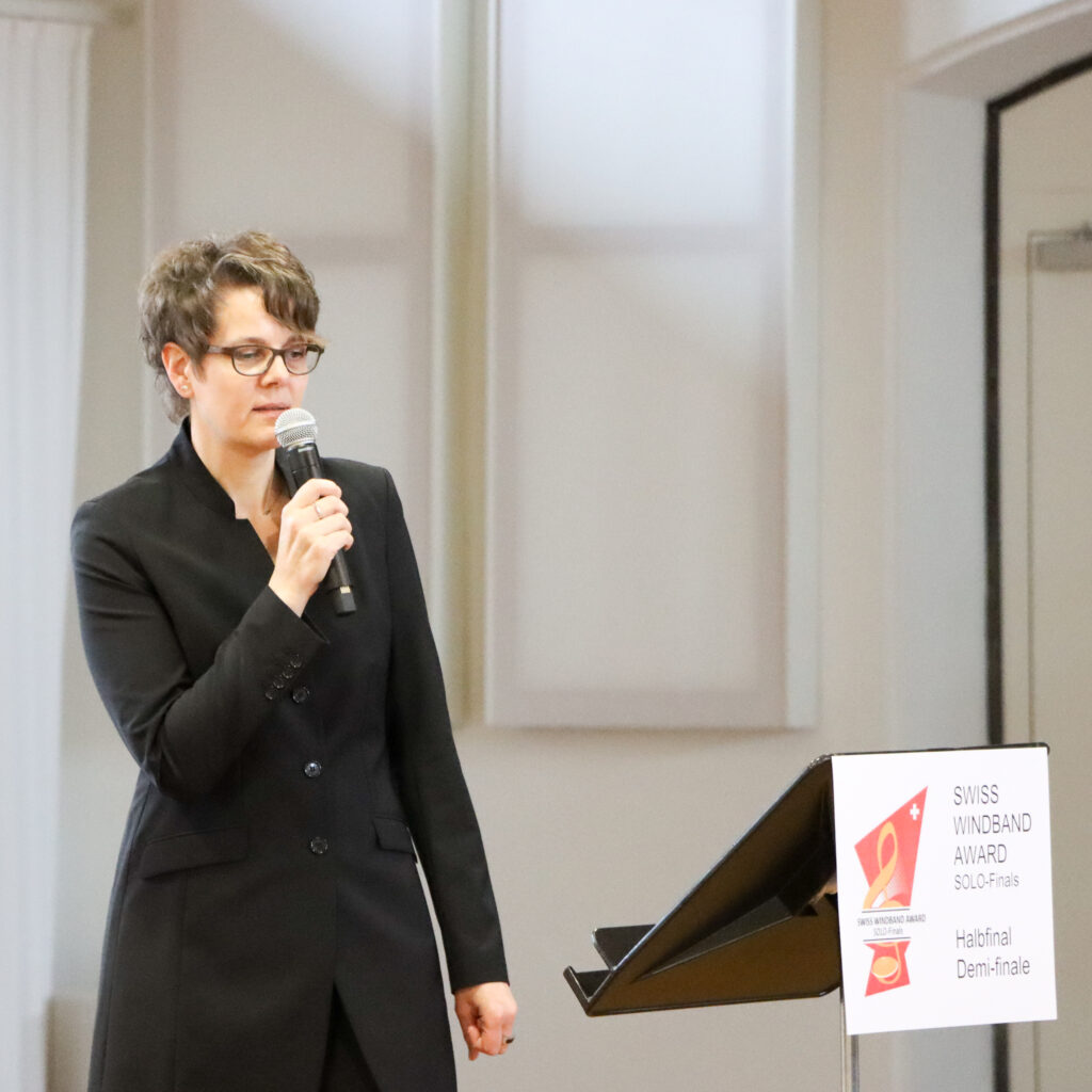 Cornelia Bütler au micro