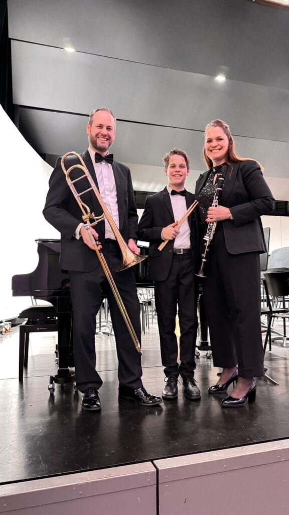 Famiglia Schönbächler con strumenti