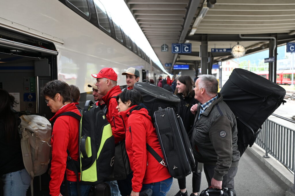 Uniun Musicala Engiadina sale su un treno