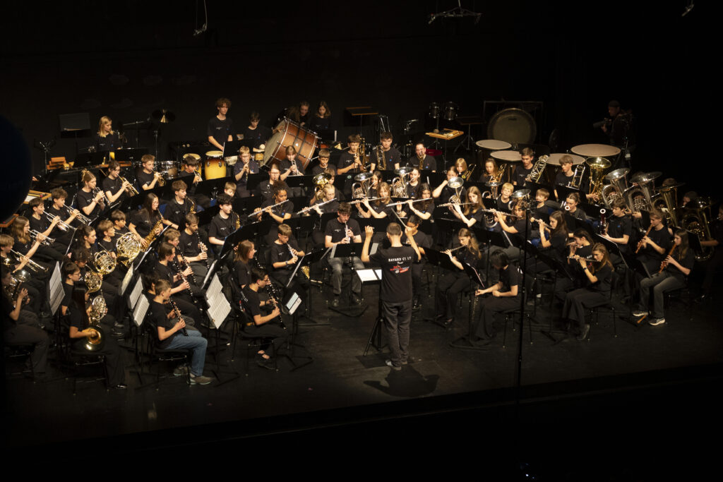 La Youth Band suona sul palco