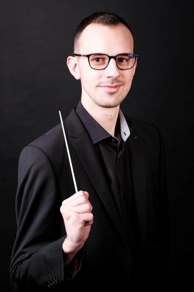 Lukas Niederhauser mit Taktstock