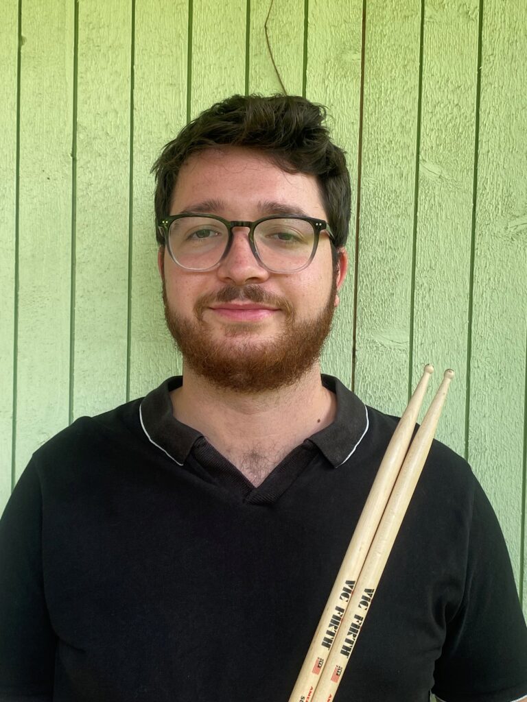 Leo Aschwanden mit Perkussionssticks