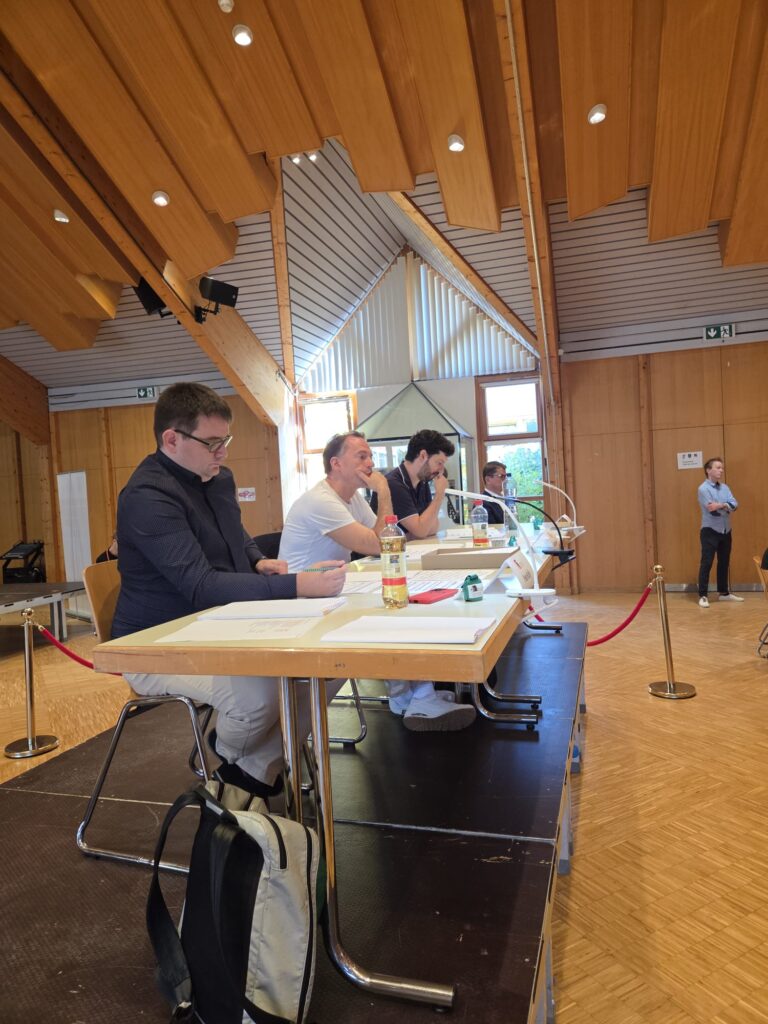 Le jury du concours de percussions à l'œuvre