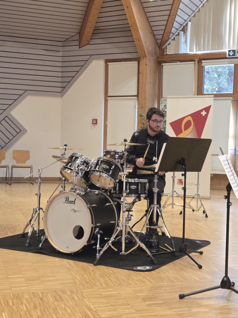 Leo Aschwanden aux percussions