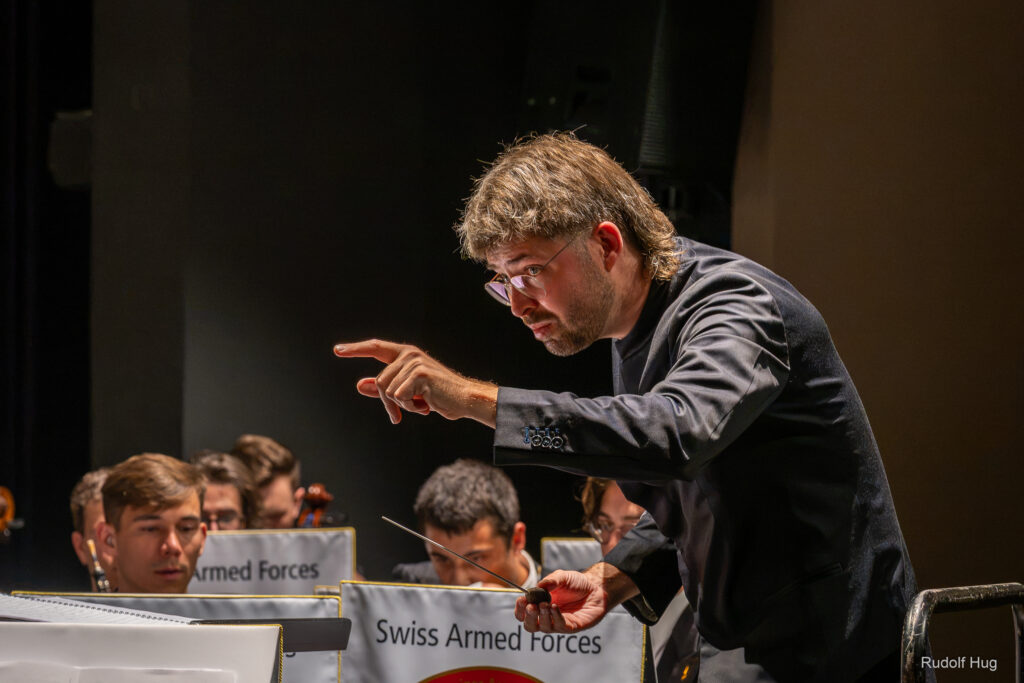 Gaudens Bieri, directeur musical de l'Orchestre symphonique à vents de la Fanfare d'armée suisse