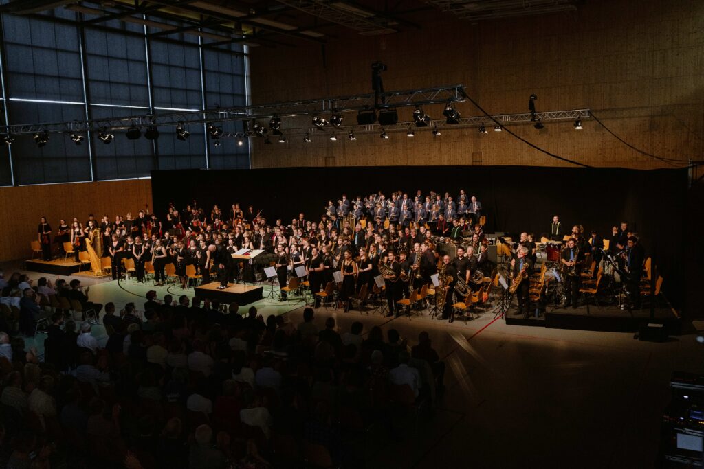 Vue de l'orchestre Harmoniversum sur scène