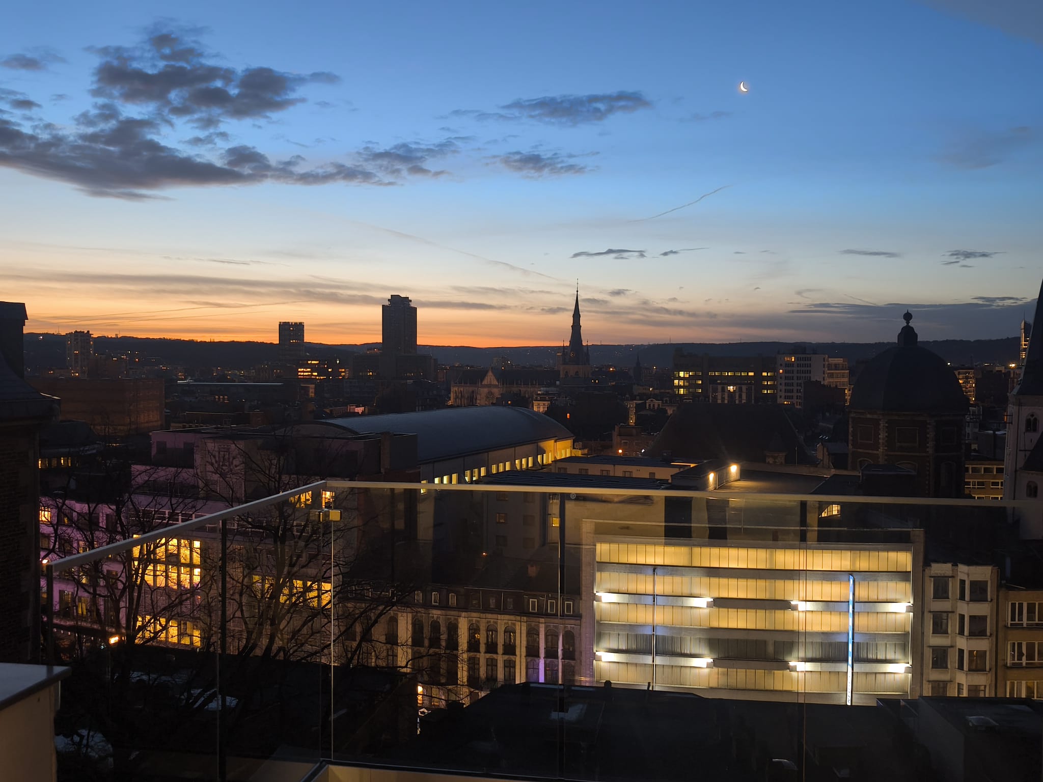 Vue nocturne de la terrasse, dernier appartement Éco-Résidence Clou Doré, Liège