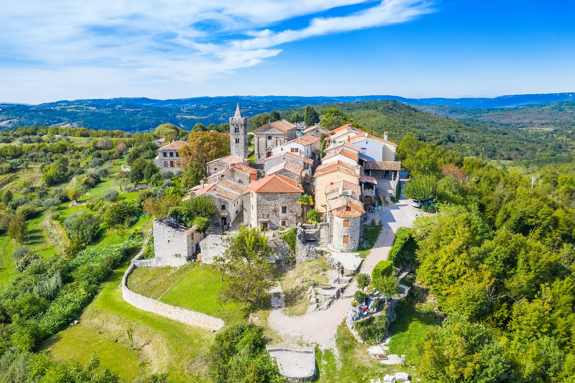 Hum, the World’s Smallest Town with a Giant Personality