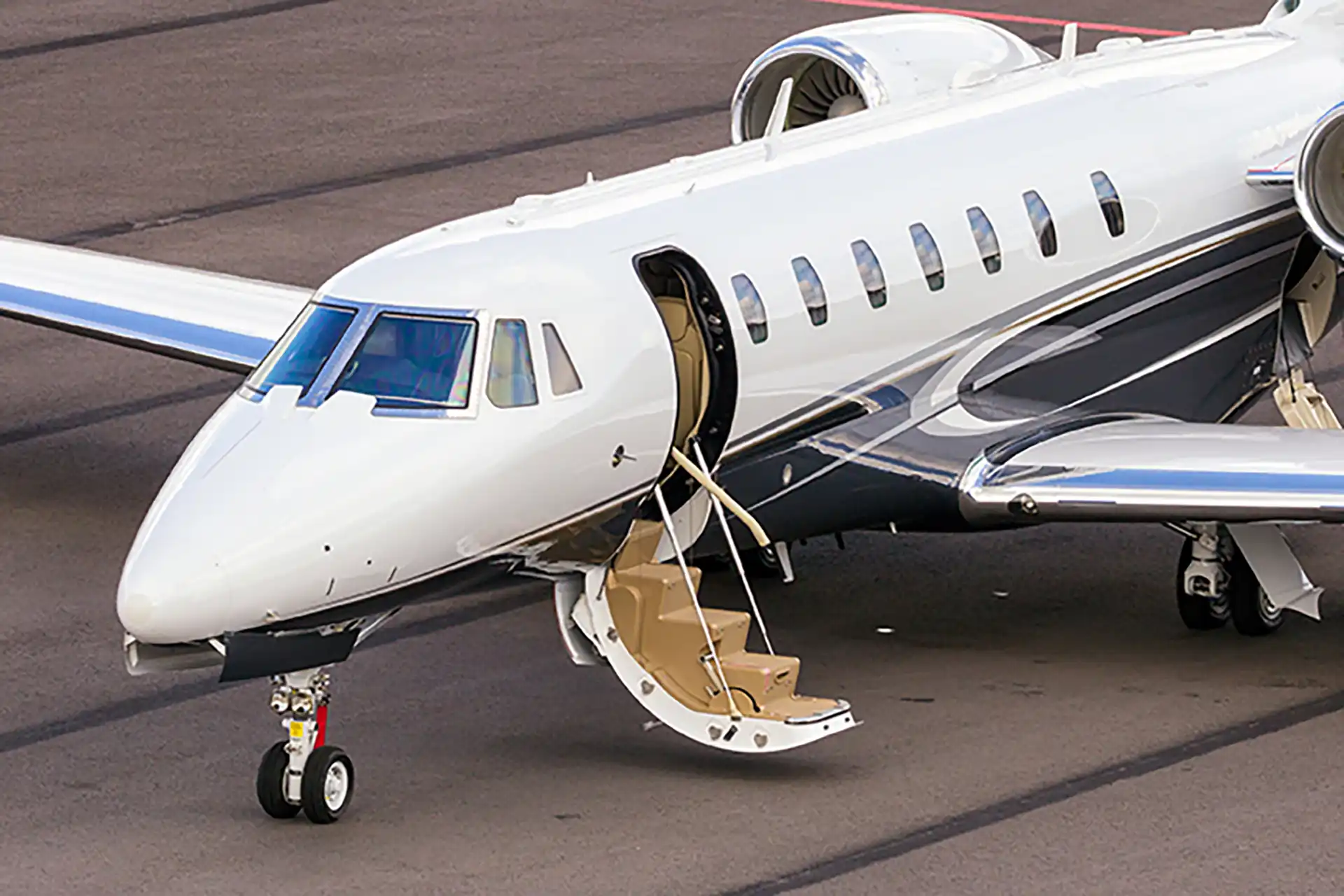 Paramount Business Jets