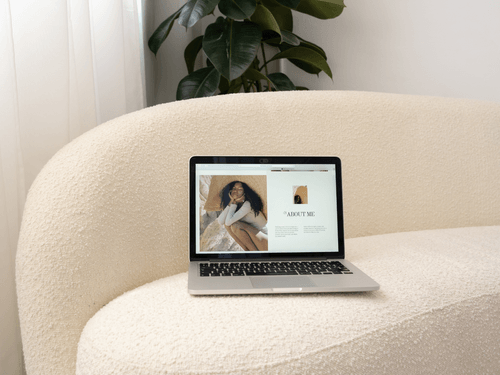 The four exectutive at GTN are siting on a couch and smiling