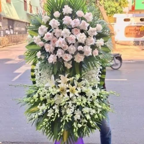 Với hơn +99 mẫu hoa đám tang được thiết kế từ đội ngũ chuyên nghiệp, đặc biệt Hoa Mãi Mãi còn nhận giao hoa tận nhà.