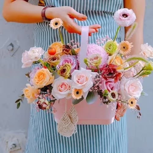 Shophoamaimai.Com đáp ứng hoa tặng sinh nhật, đặc biệt còn nhận giao tận nơi cho tất cả các khu vực.