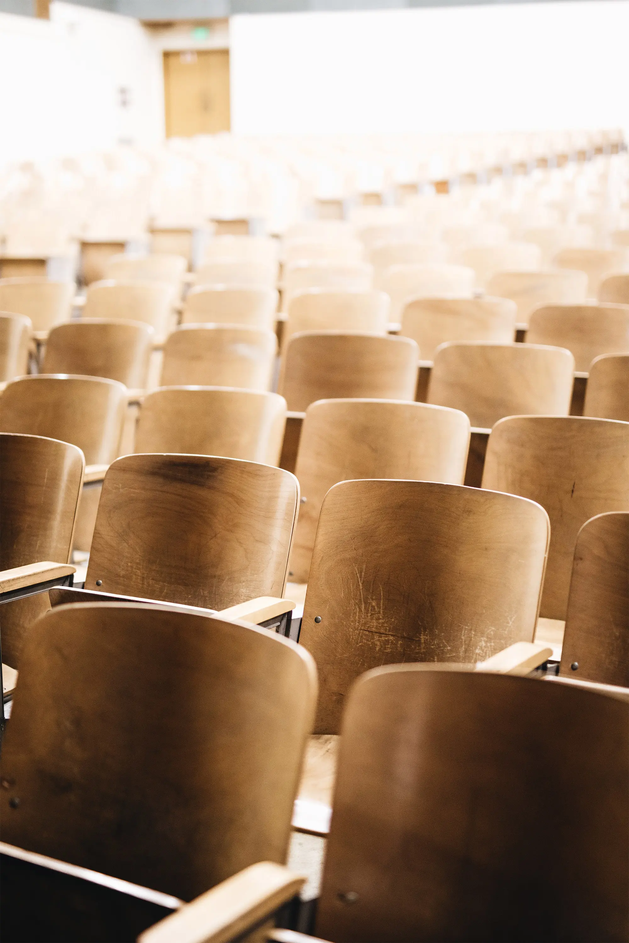 Credito di imposta formazione 4.0. Immagine di sedie in un'aula di formazione
