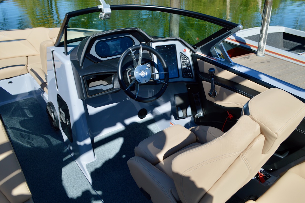 2022 Mastercraft XStar S from Redline Watersports INC | Helm and Driver's Seat