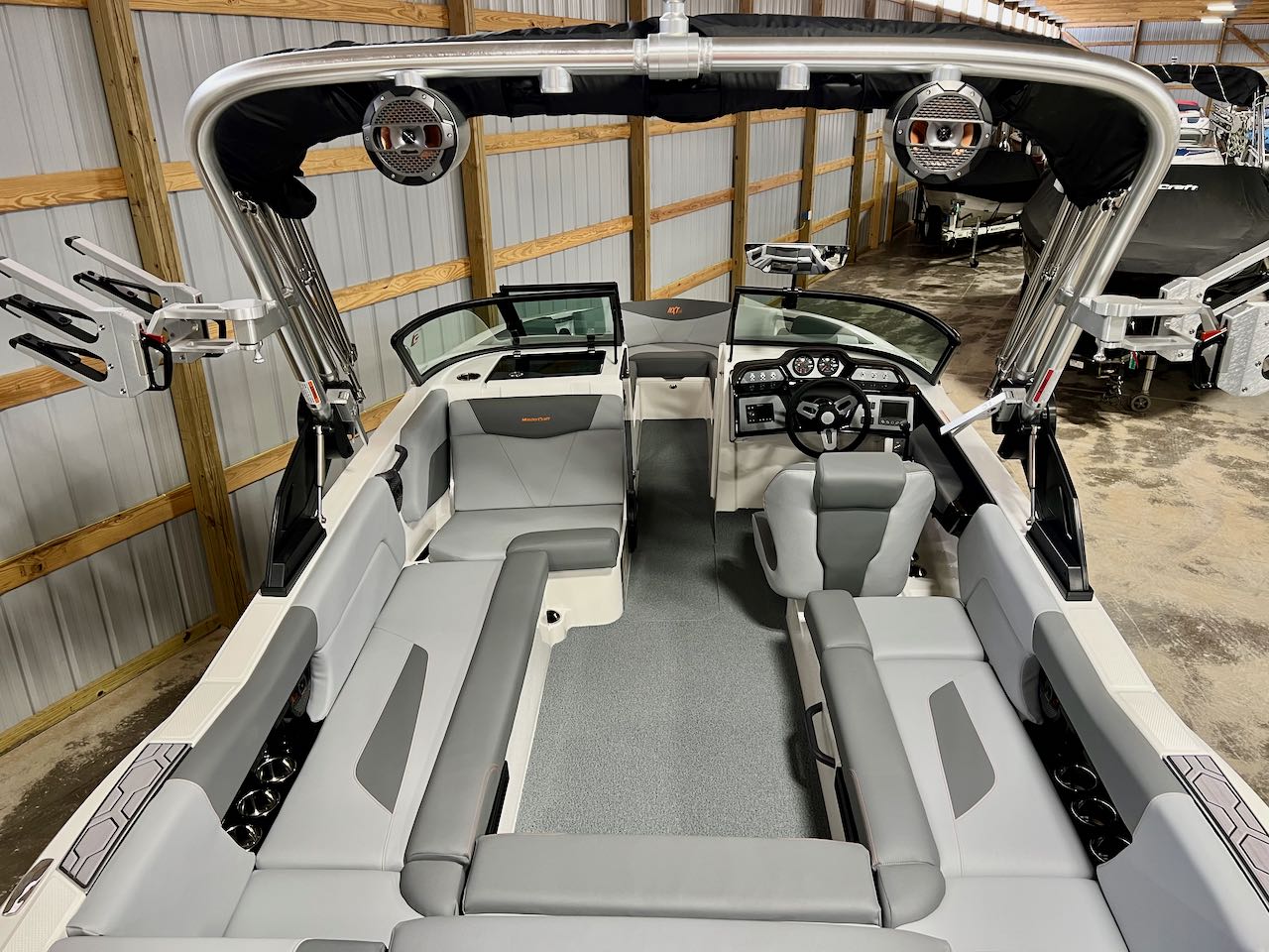 2023 Mastercraft NXT23 from Redline Watersports | Cockpit View