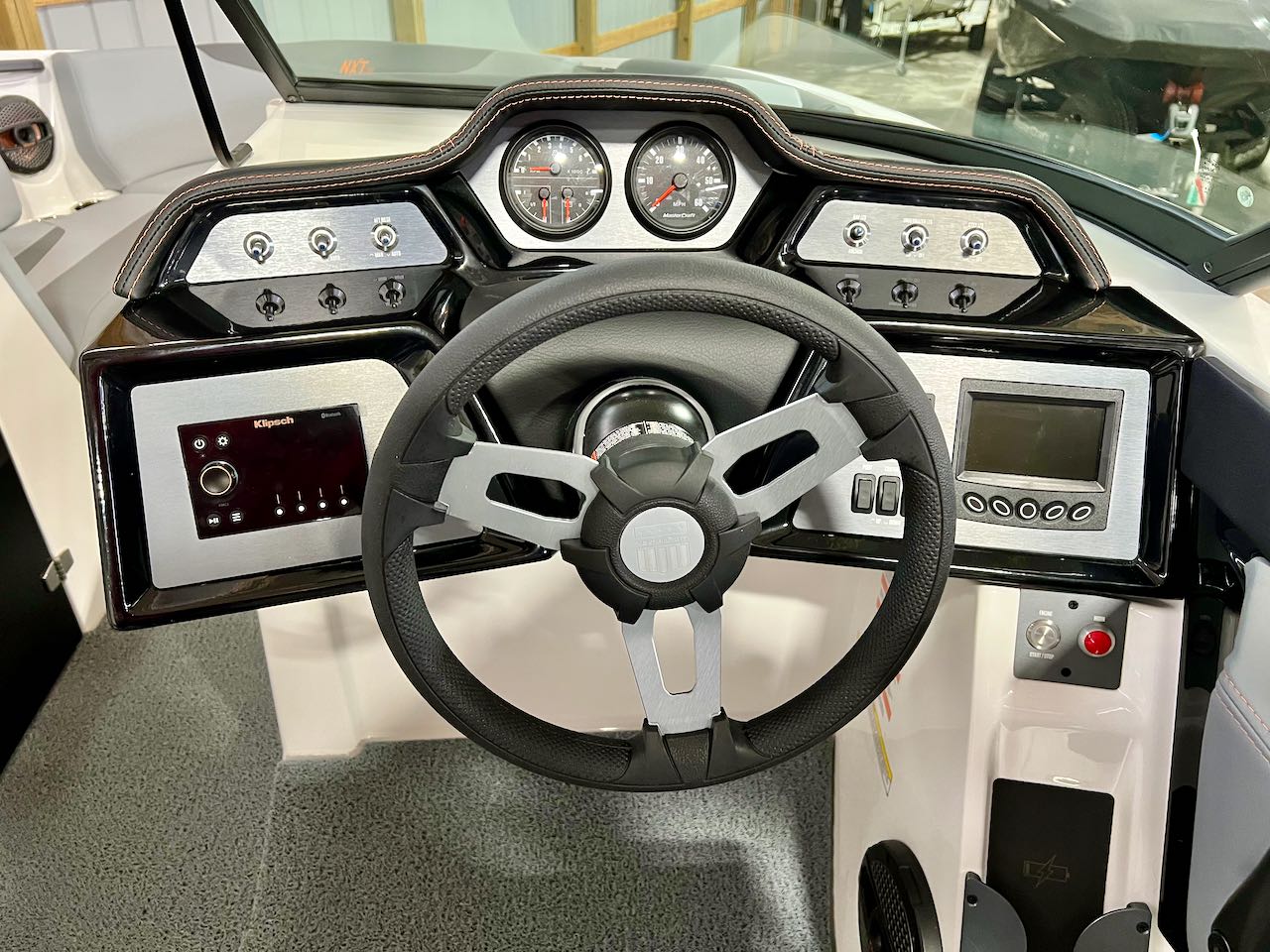 2023 Mastercraft NXT23 from Redline Watersports | Helm View