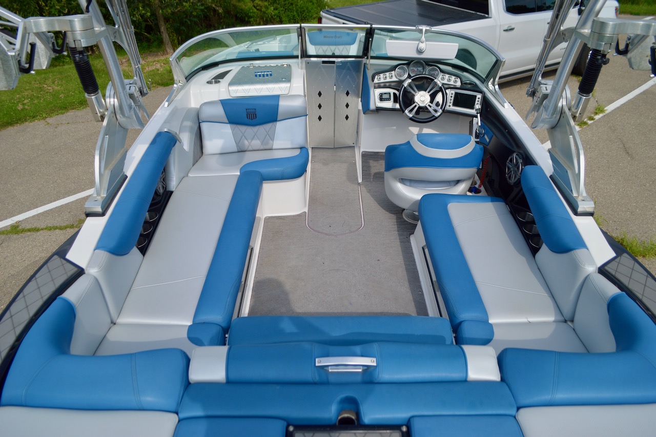 2014 Mastercraft X30 | Redline Watersports, Madison WI | Cockpit View