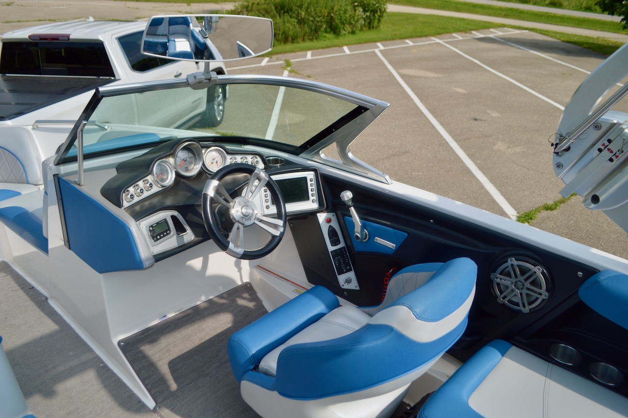 2014 Mastercraft X30 | Redline Watersports, Madison WI | Driver's Seat and Helm