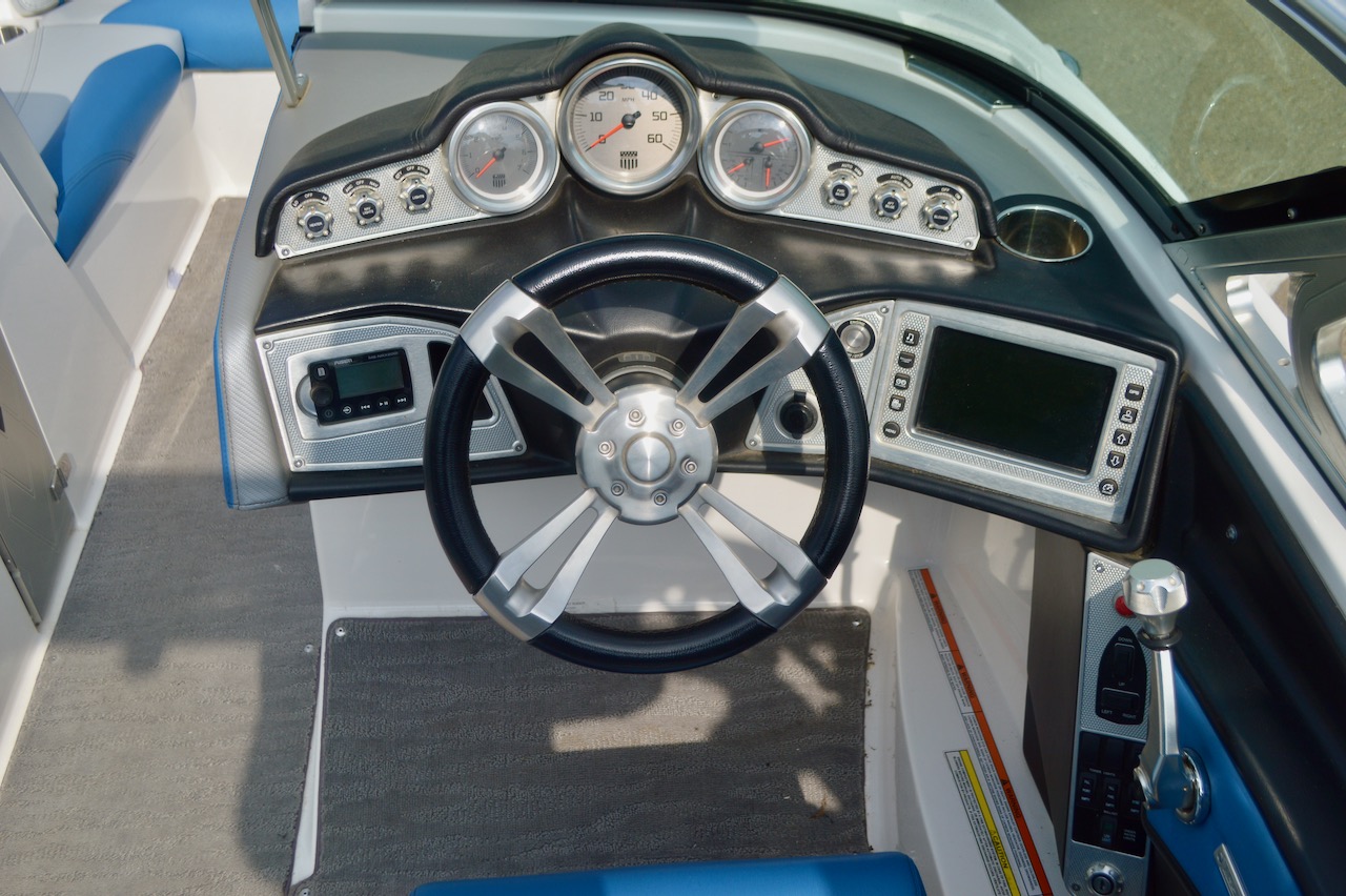 2014 Mastercraft X30 | Redline Watersports, Madison WI | Command Center with 7" Touchscreen