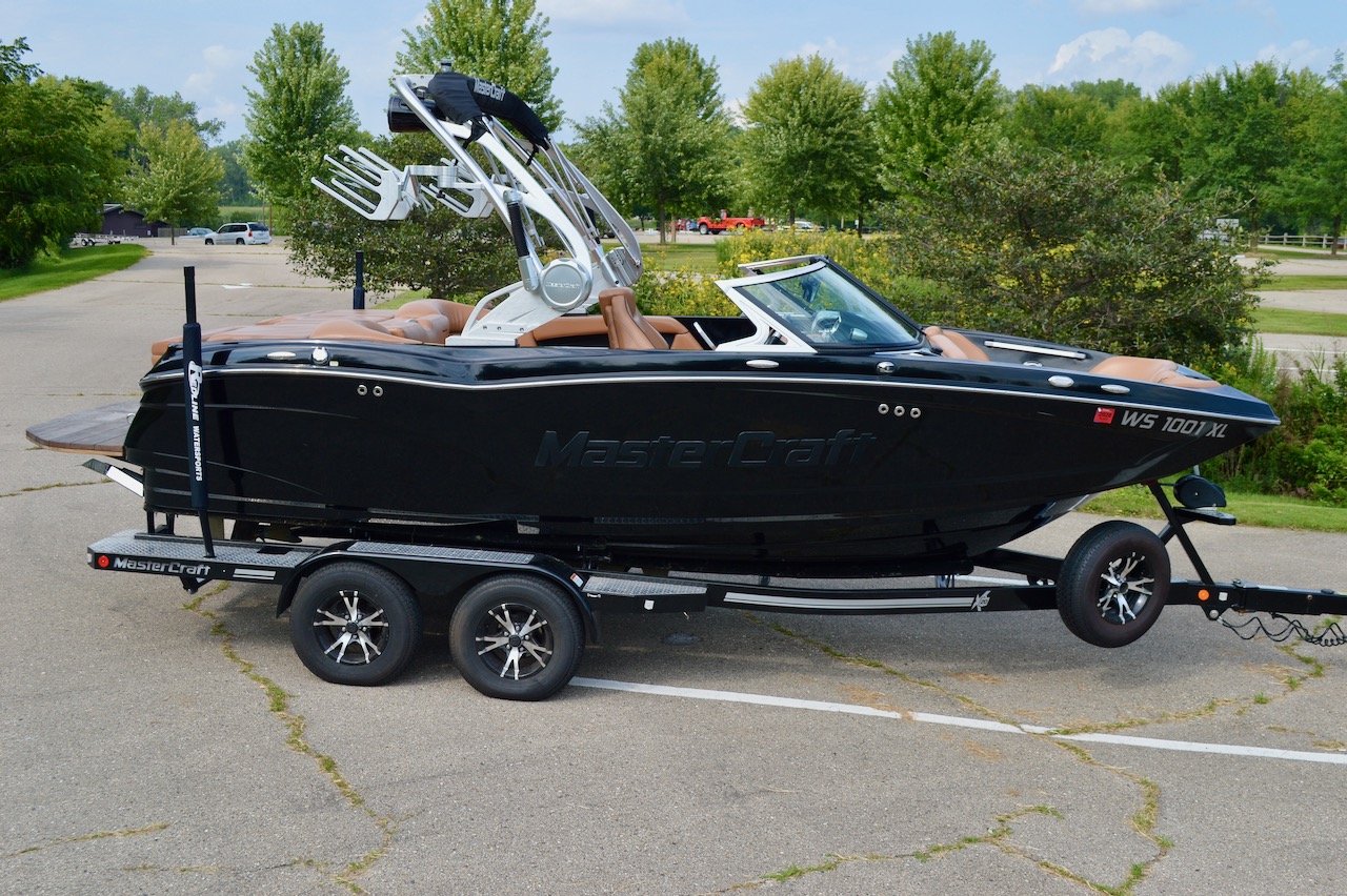 2016 Mastercraft X20 | Redline Watersports | Starboard side view
