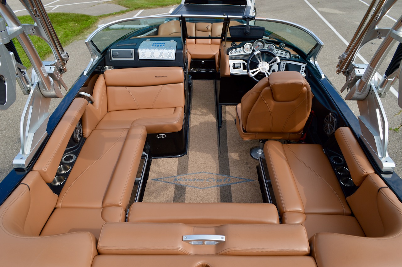 2016 Mastercraft X20 | Redline Watersports | Cockpit View
