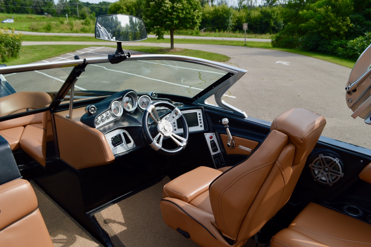 2016 Mastercraft X20 | Redline Watersports | Driver's Seat and helm area
