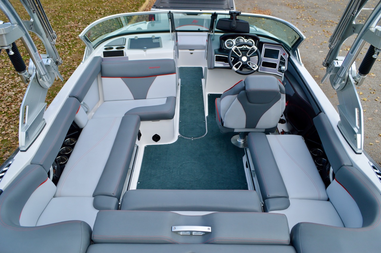 2021 Mastercraft XT20|Redline Watersports|Cockpit view, flint on gray tones