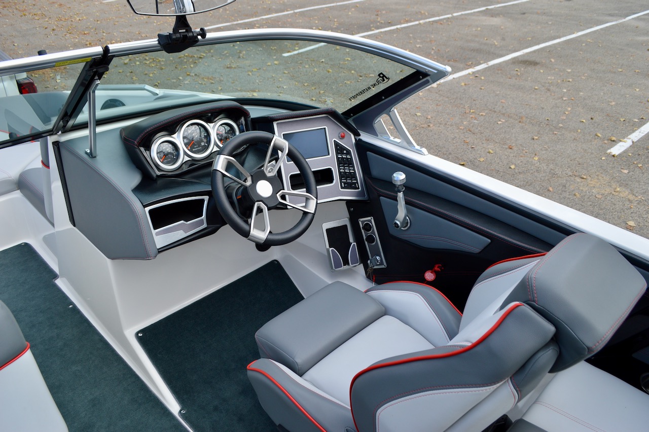 2021 Mastercraft XT20|Redline Watersports| Helm area and driver's seat