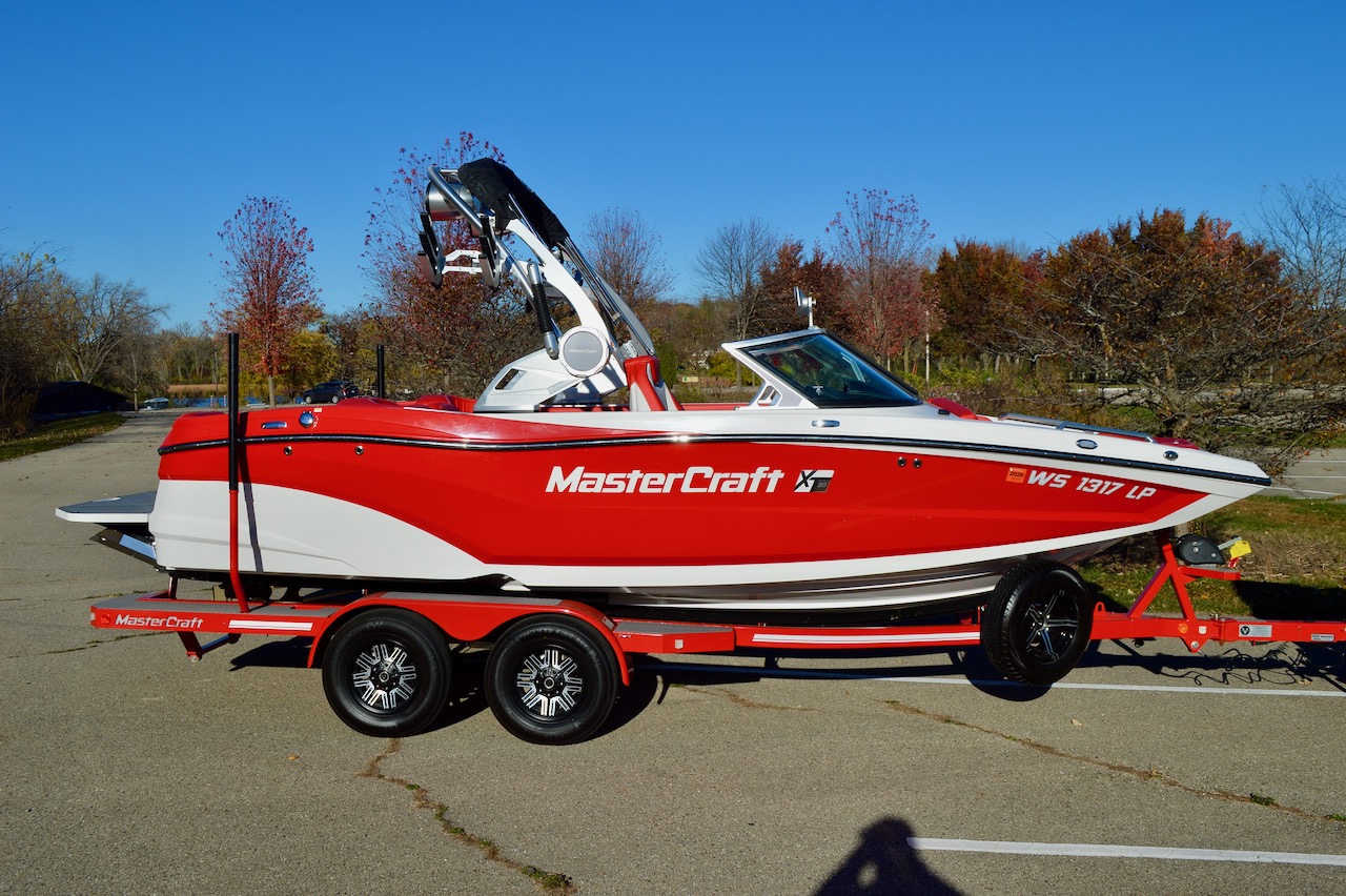 2019 Mastercraft XT20 with Trailer | Redline Watersports | Starboard side view