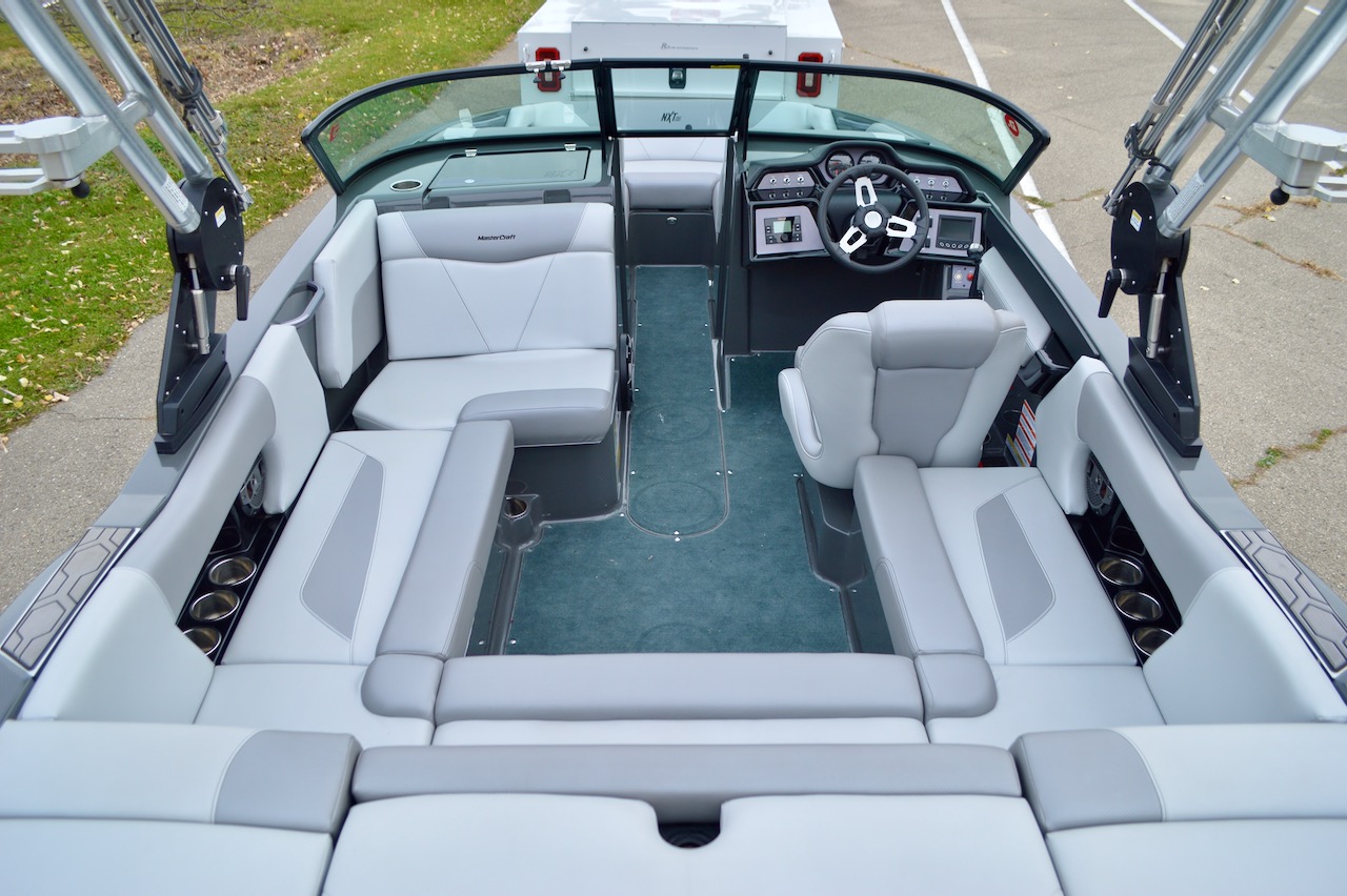 2020 Mastercraft NXT20 with Trailer | Redline Watersports|Cockpit view
