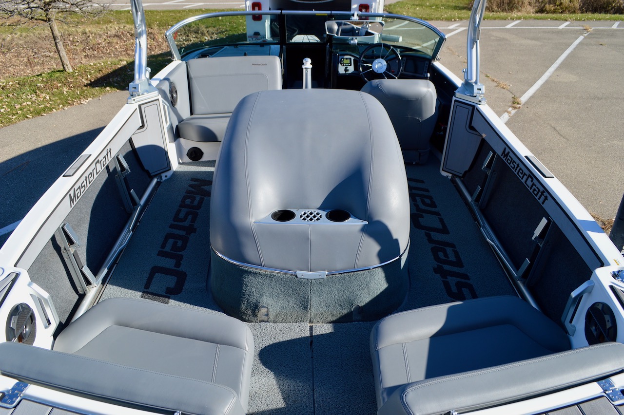 2019 Mastercraft ProStar_4390_Cockpit View