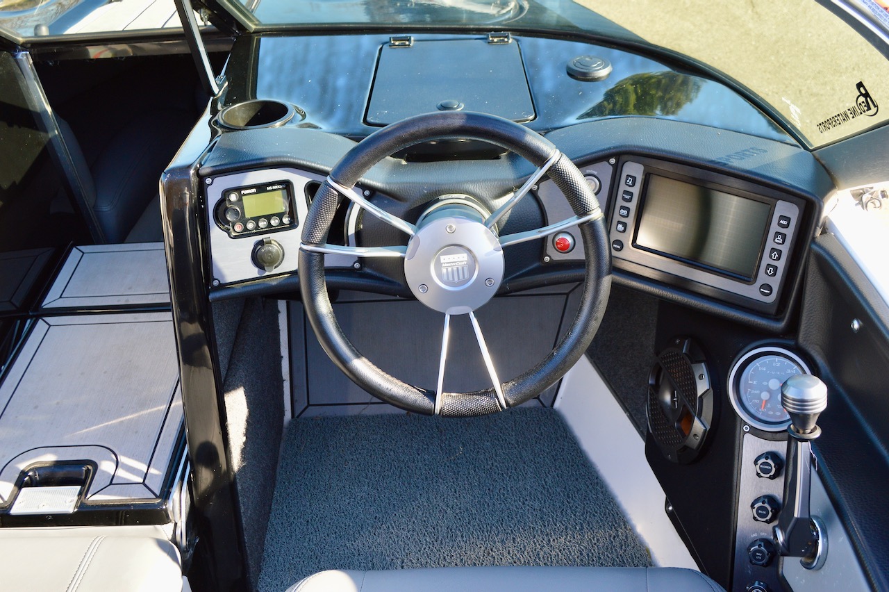 2019 Mastercraft ProStar_4390_Command Center