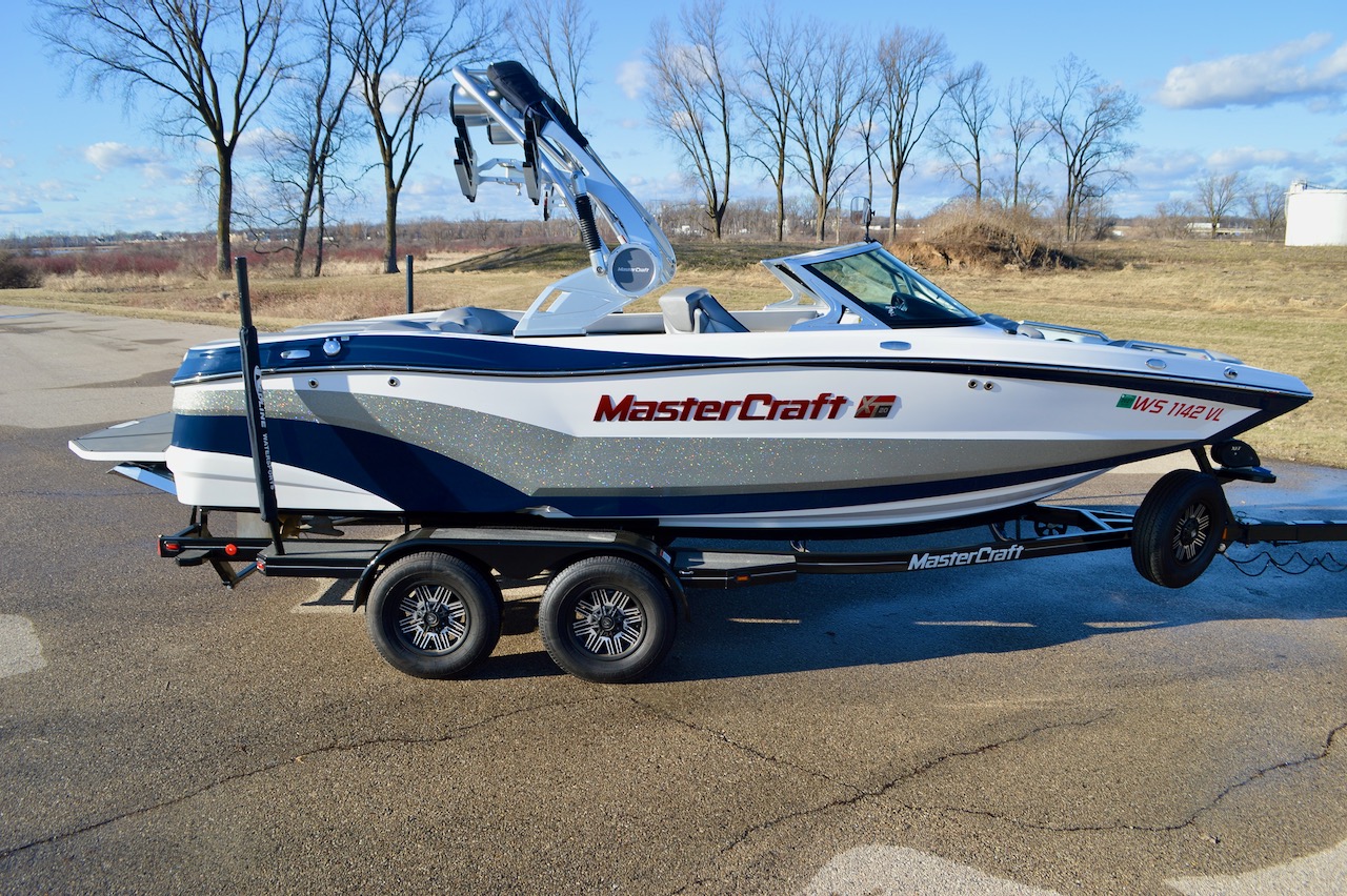 2018 Mastercraft XT20 from Redline Watersports | Starboard side view