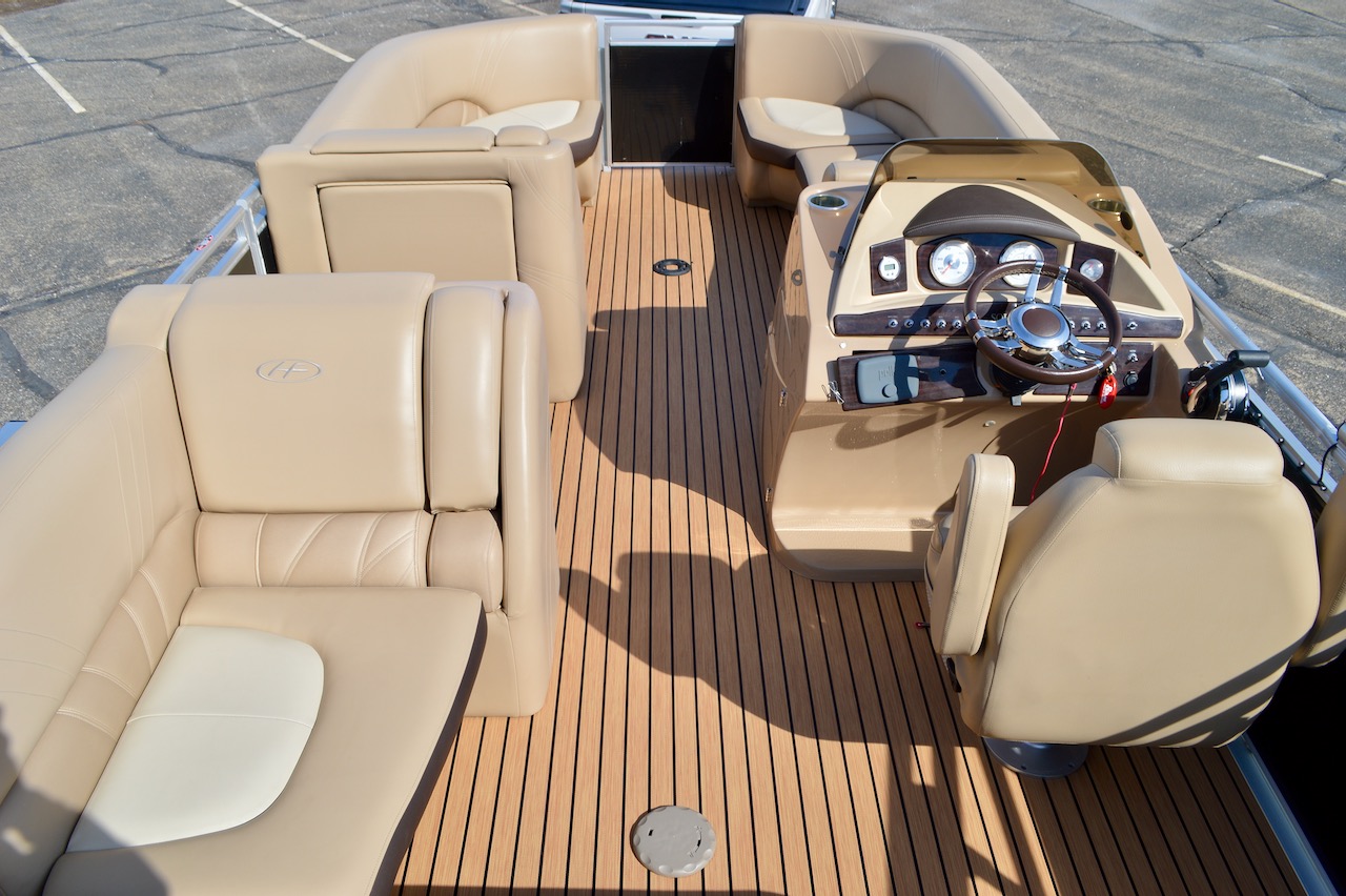 2022 Harris Solstice 220 by Redline Watersports | Cockpit View 