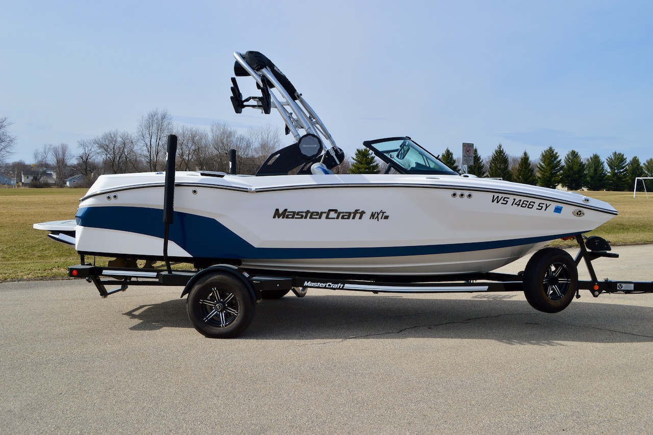 2022 Mastercraft NXT20 with Trailer from Redline Watersports | Starboard side view