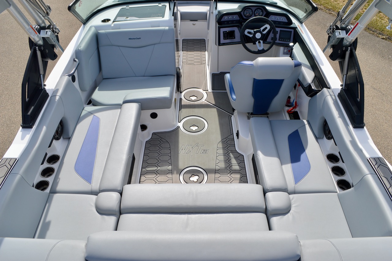 2022 Mastercraft NXT20 with Trailer from Redline Watersports | Cockpit View with seadek flooring