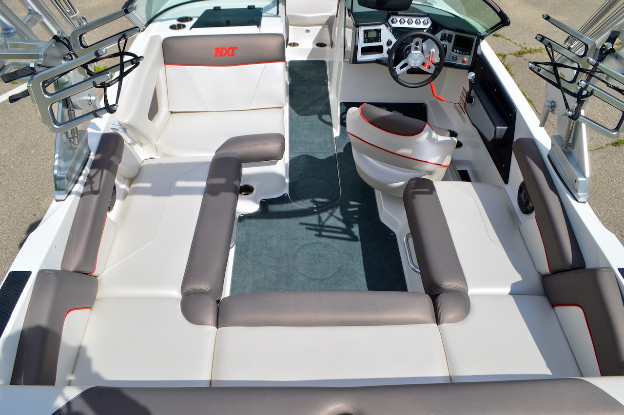 2018 Mastercraft NXT20 from Redline | Cockpit foward view