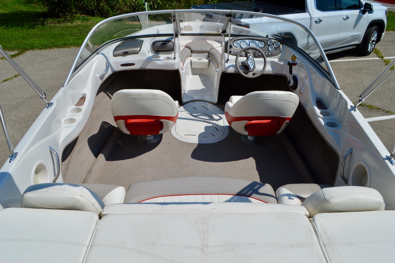2006 Tahoe Q6 from Redline Watersports | Cockpit forward view