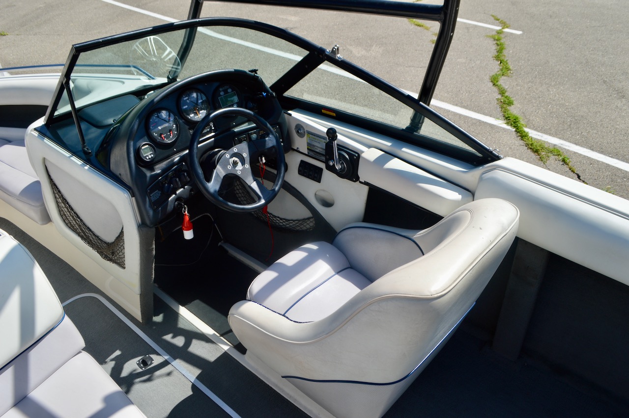 H1999 Malibu Sunsetter VLX with Trailer from Redline Watersports | Helm Area with driver's seat