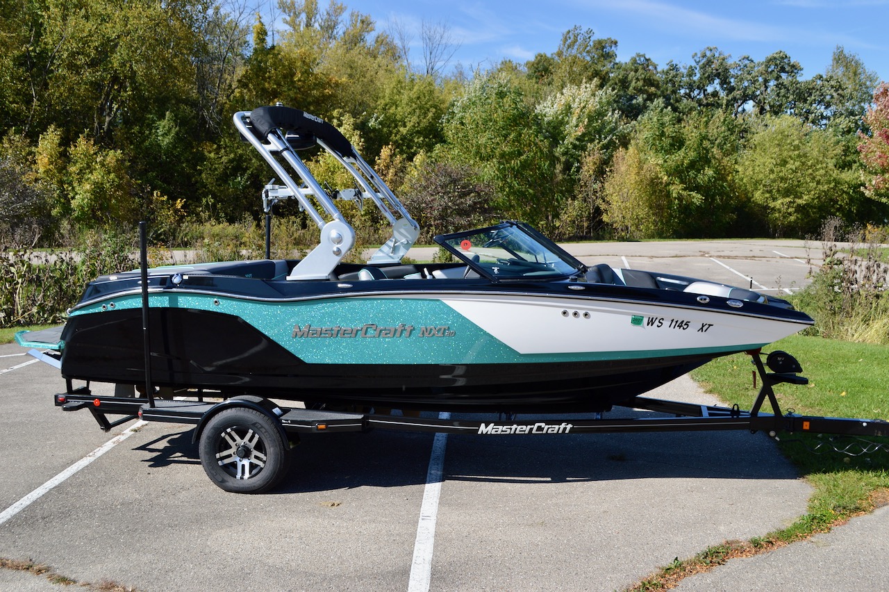 2018 Mastercraft NXT20 | Redline Watersports | Starboard side view