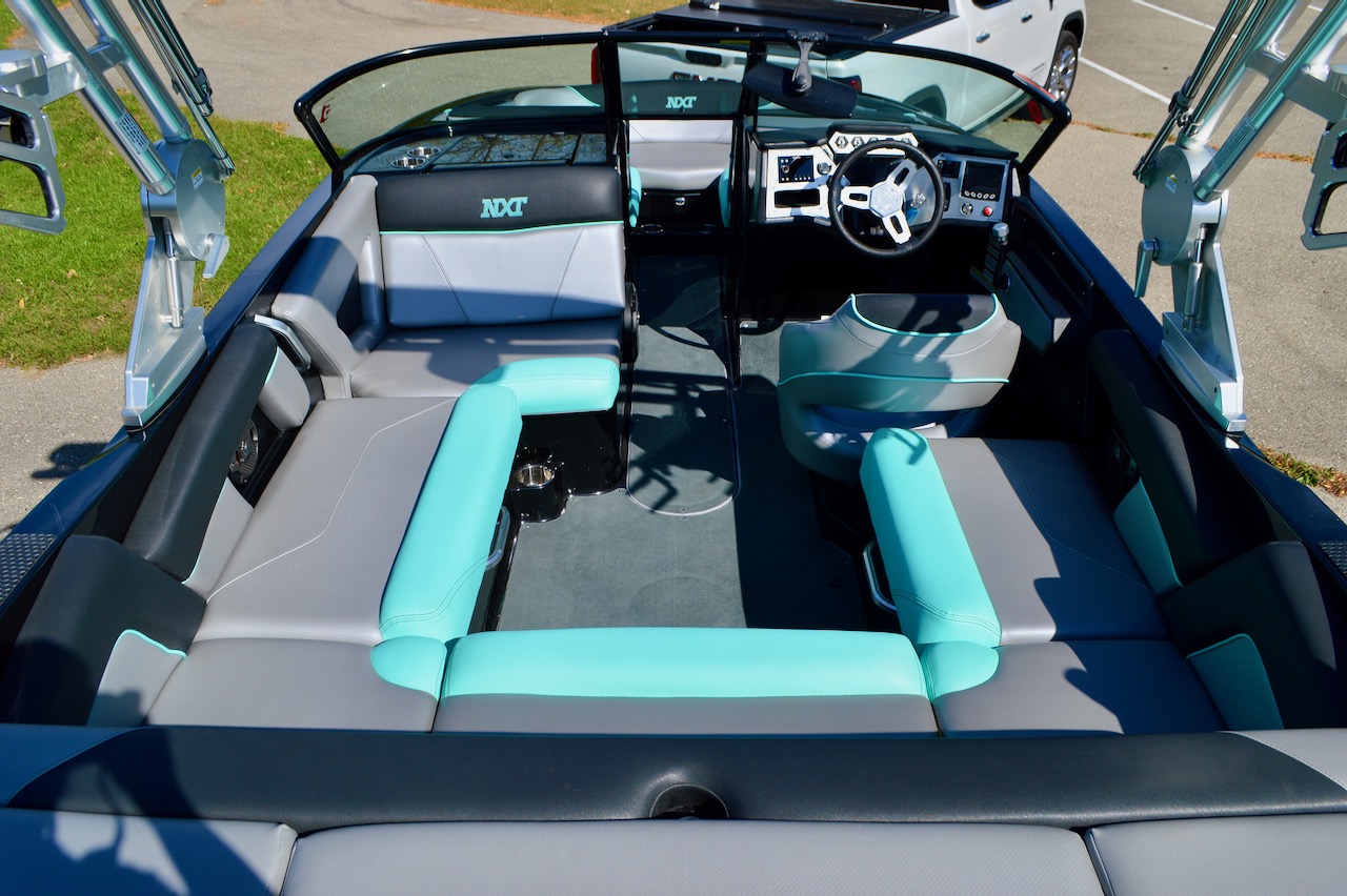 2018 Mastercraft NXT20 | Redline Watersports | Cockpit view forward