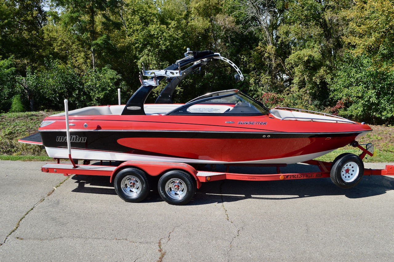 2005 Malibu Sunsetter XTi | Redline Watersports | Starboard side view