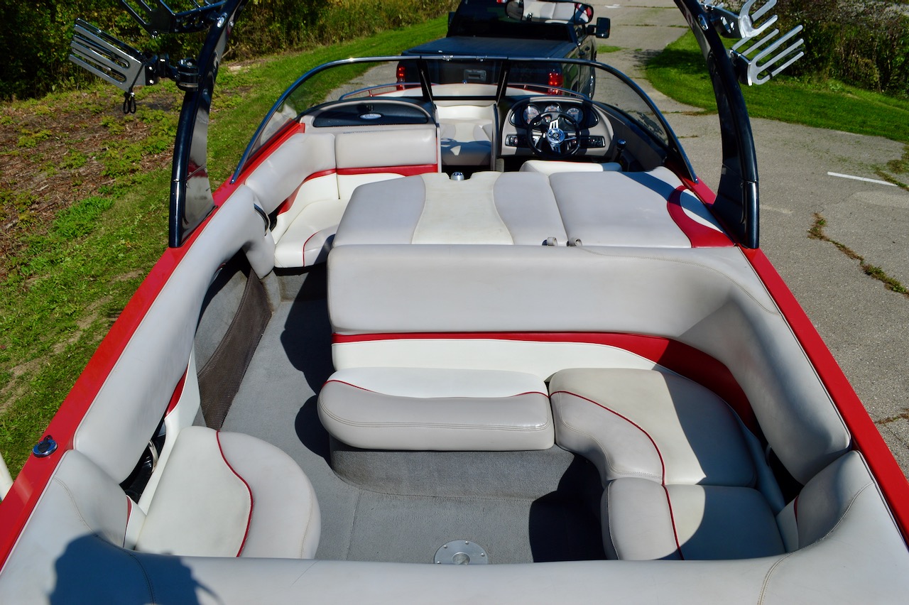 2005 Malibu Sunsetter XTi | Redline Watersports | Cockipt and engine box view