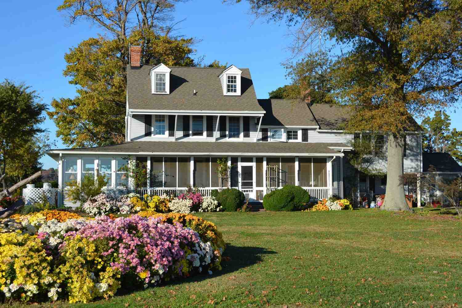 Black Walnut Point Inn waterfront - Black Walnut Point Inn