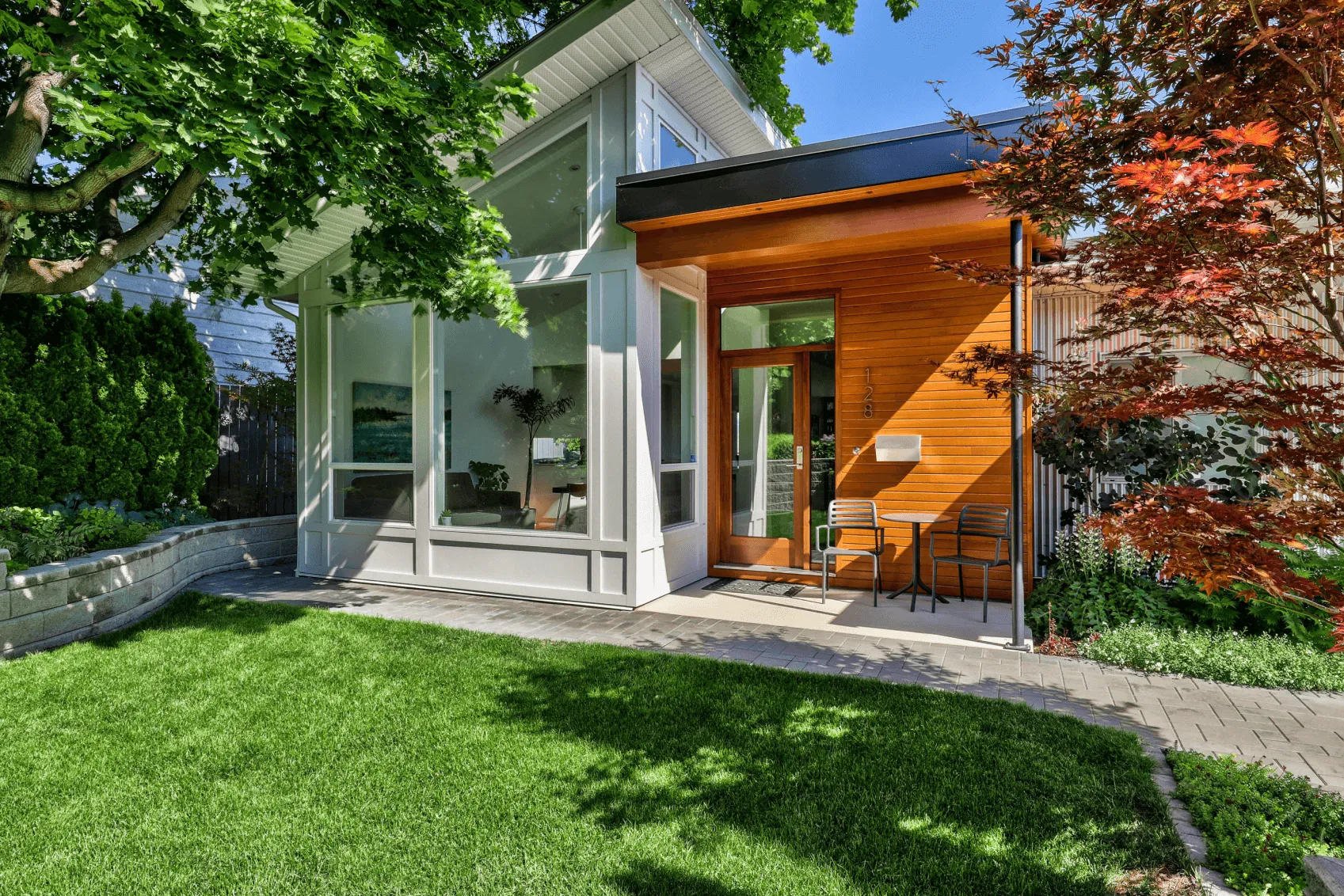 32I04 - Niedbala Renovation - Sahali Modern Update 