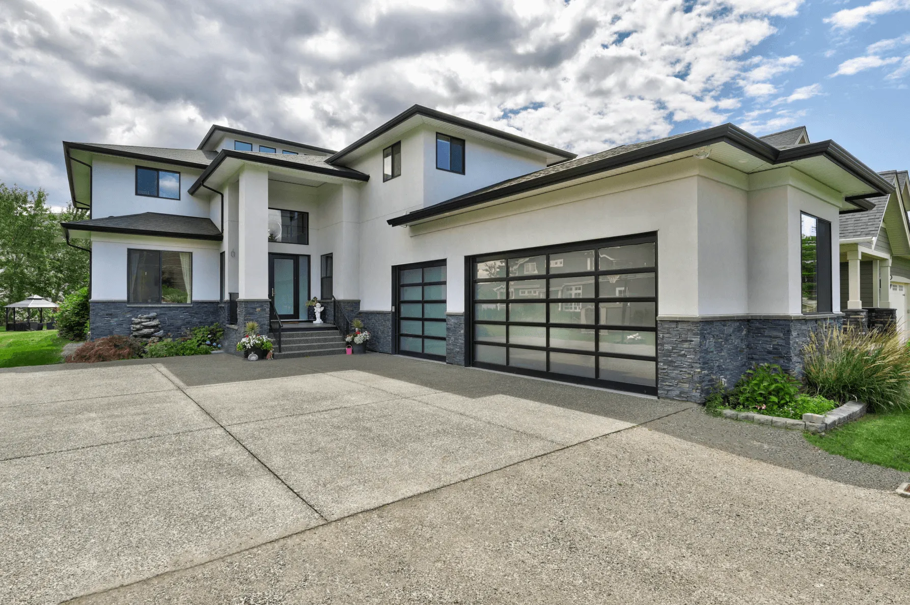 33I07 - Sandhu Custom - Riverfront Modern  
